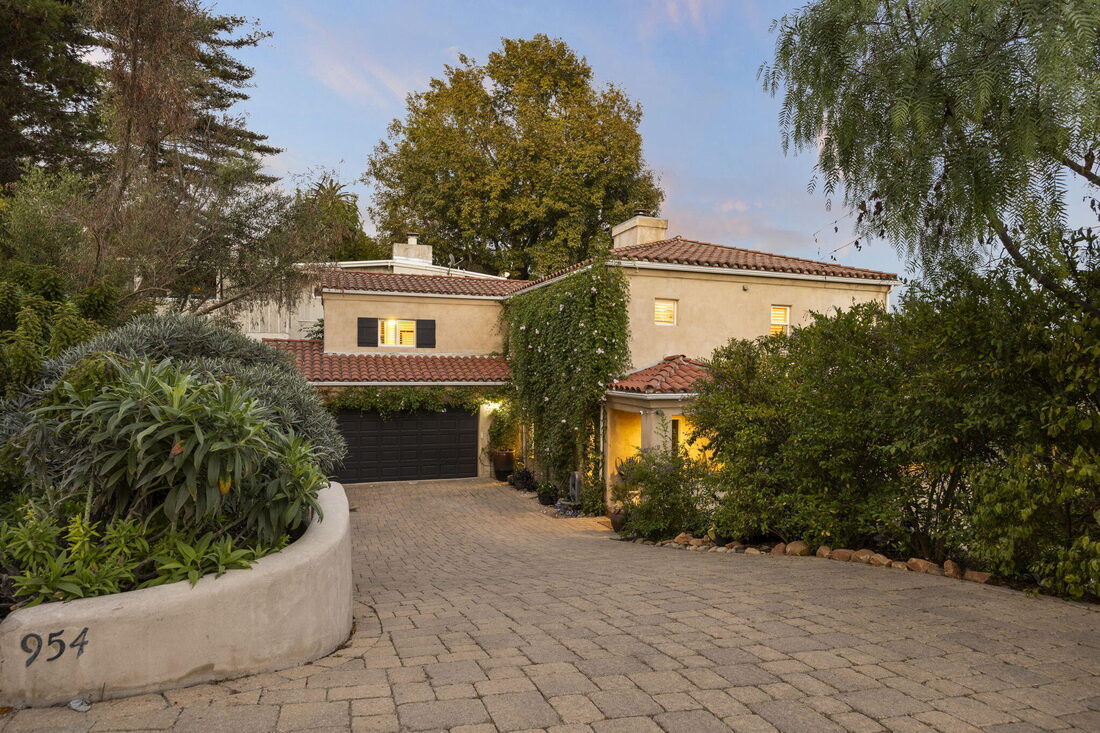 Ryan Kell real estate agent website with property and community pages